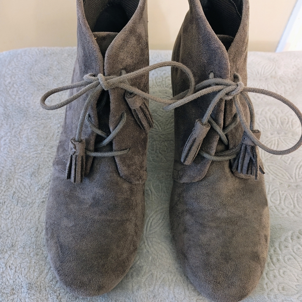 Dr. Scholls Women's Dakota Suede Ankle Boots